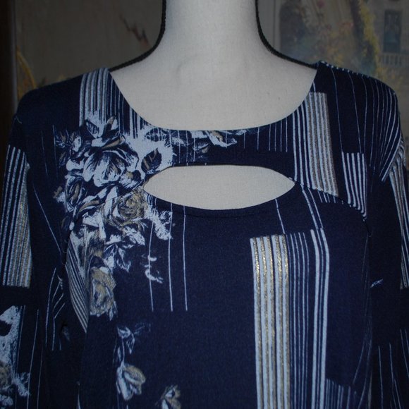 3/$30 - Navy, White & Gold Peekaboo Top - L - Picture 3 of 13